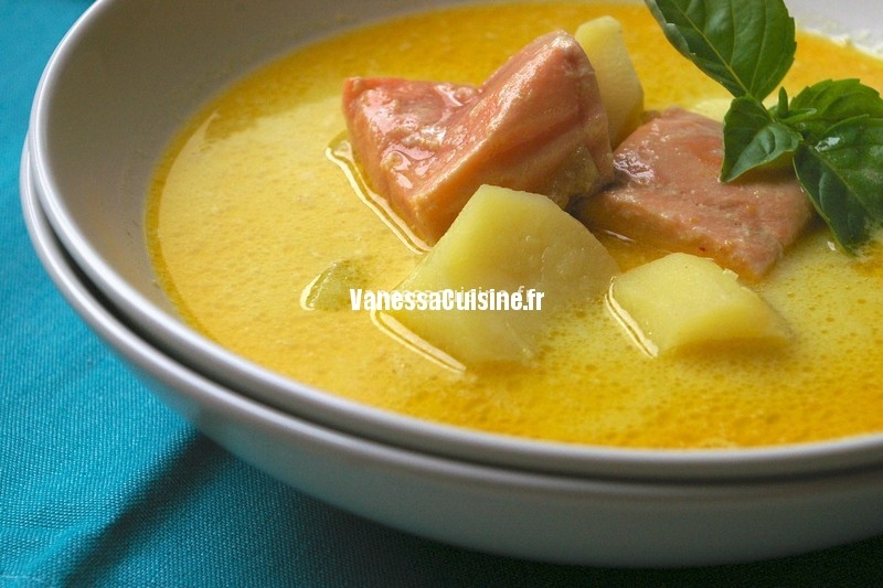 recette de soupe de saumon au lait de coco et curry