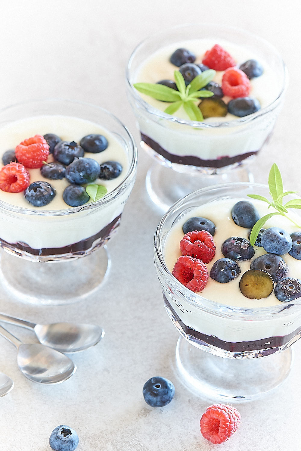 photo de confiture de myrtilles et fromage blanc