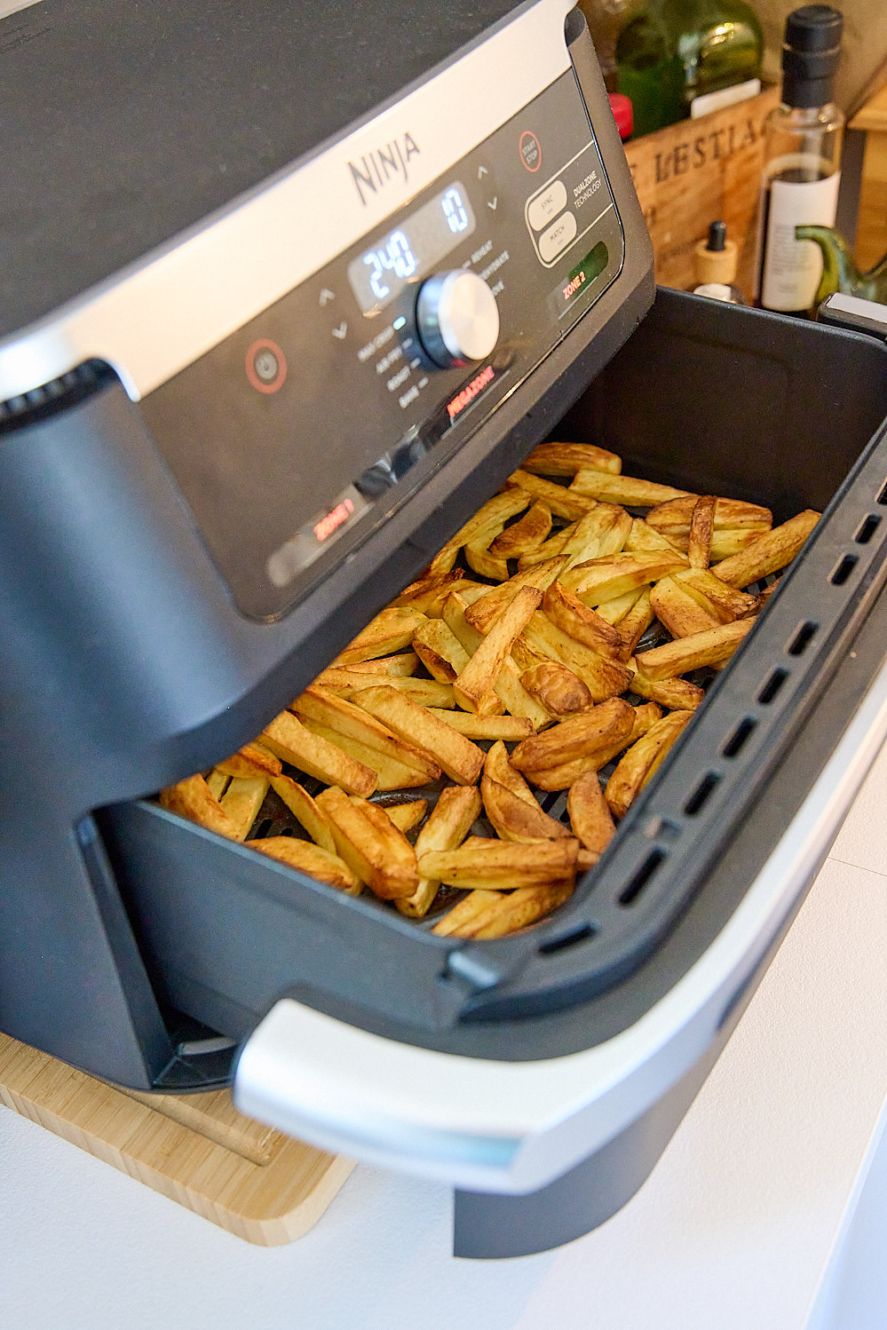 photo culinaire de la cuisson des frites maison à l'airfyer