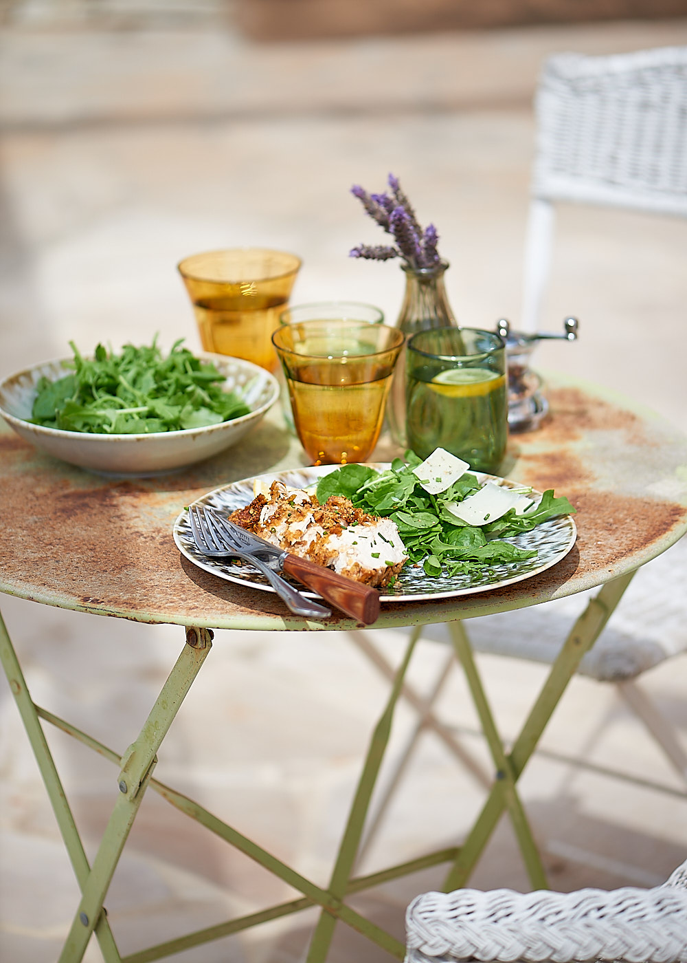 photo culinaire de filet de poulet pané au parmesan à l'airfryer