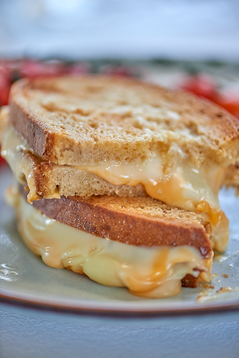 photo de l'intérieur d'un grilled cheese sandwiche à l'airfryer