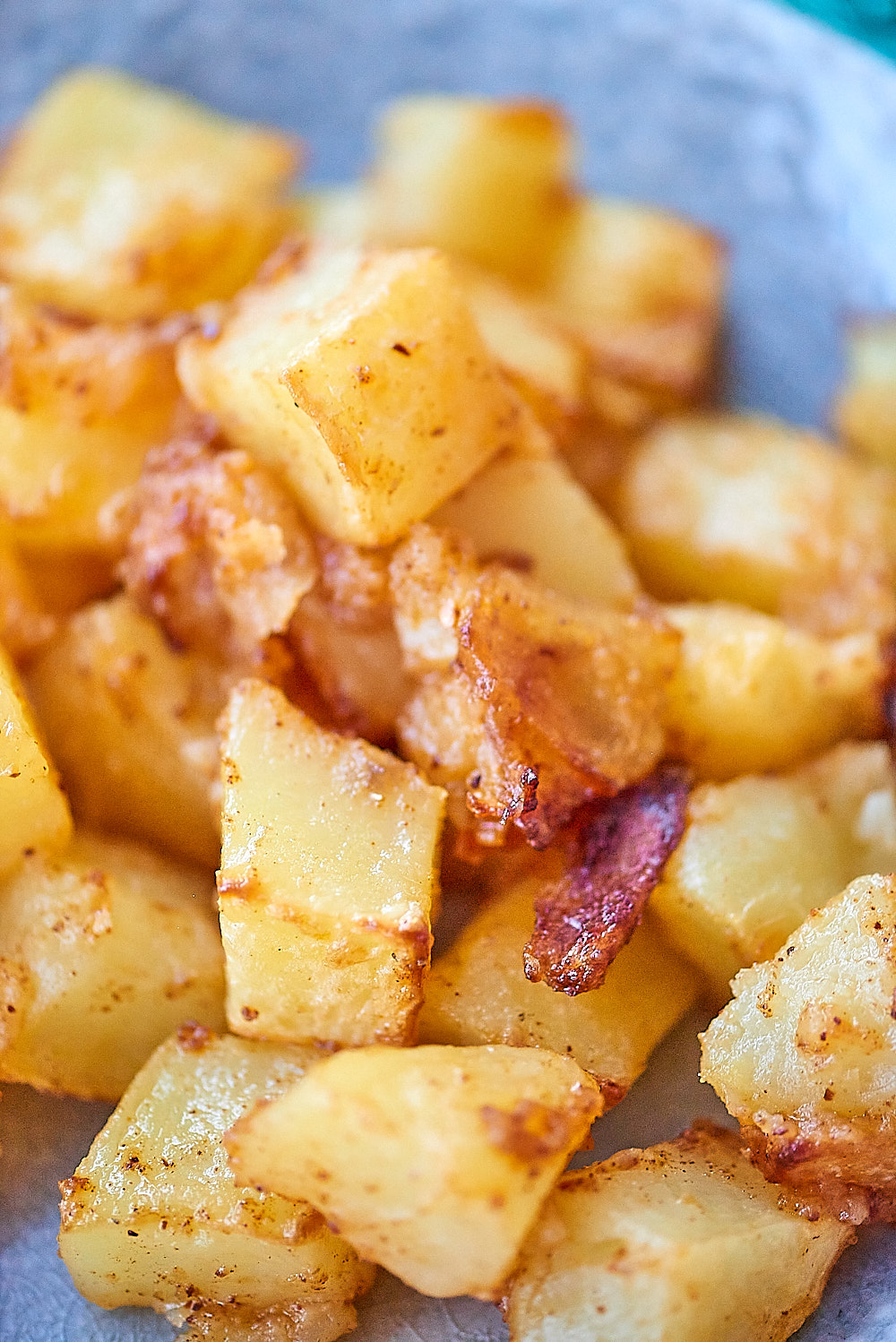 photo culinaire de batata harra ou pommes de terre épicées