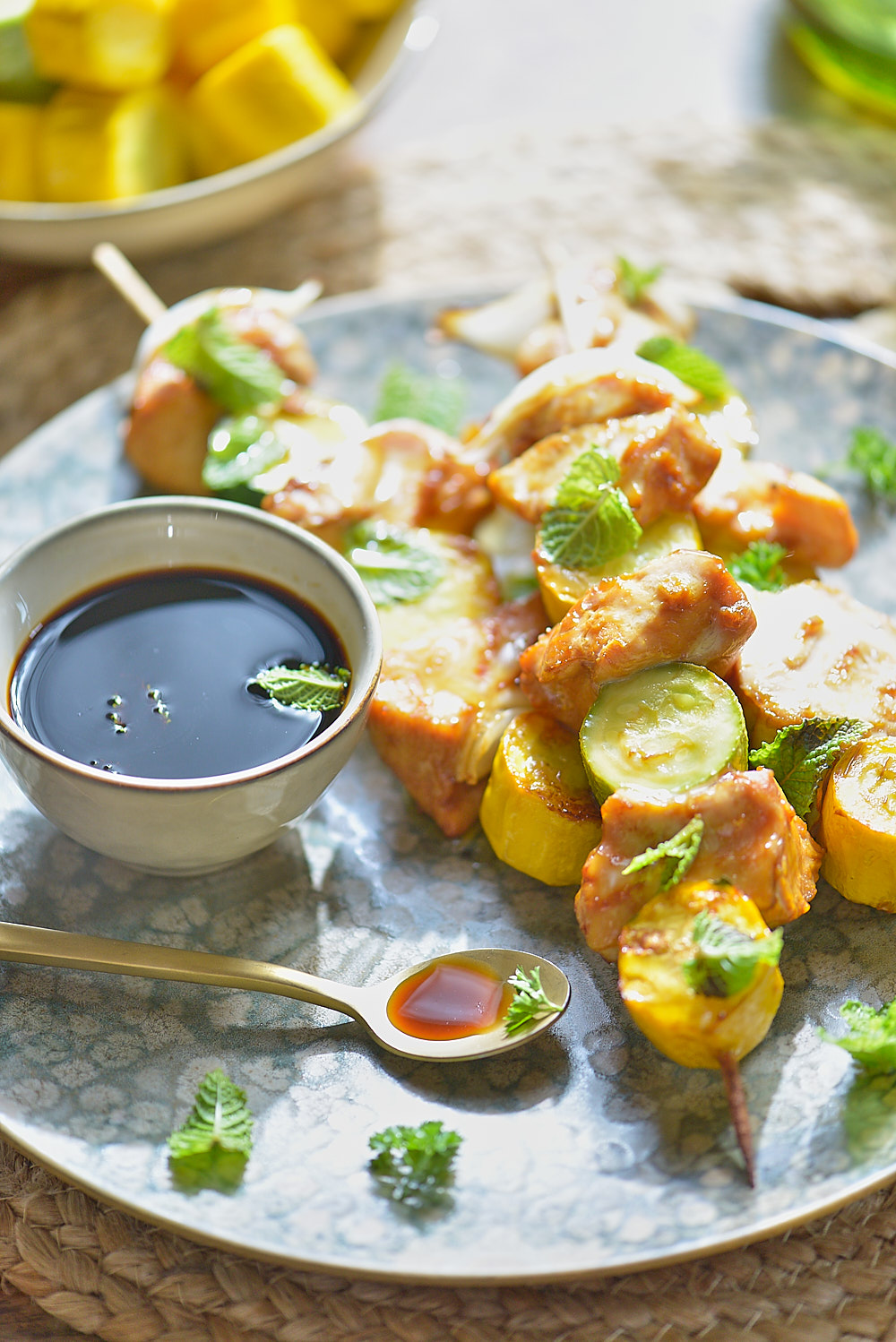 photo culinaire de brochettes de poulet mariné au airfryer après la cuisson