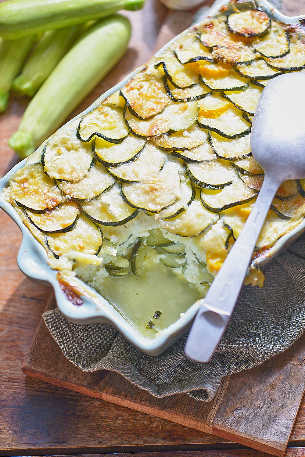 photo de la découpe du gratin de courgette à la brousse