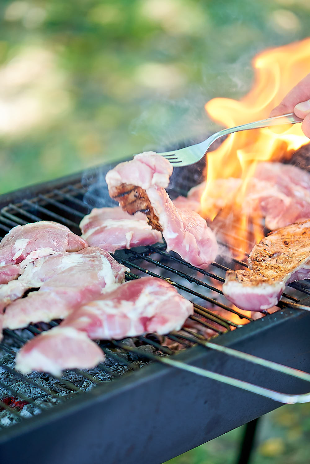 photo d'une cuisson trop vive au barbecue pour des araignées de porc