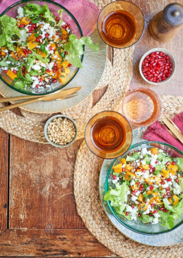 Salade de butternut et feta, lentilles, grenade et pignons