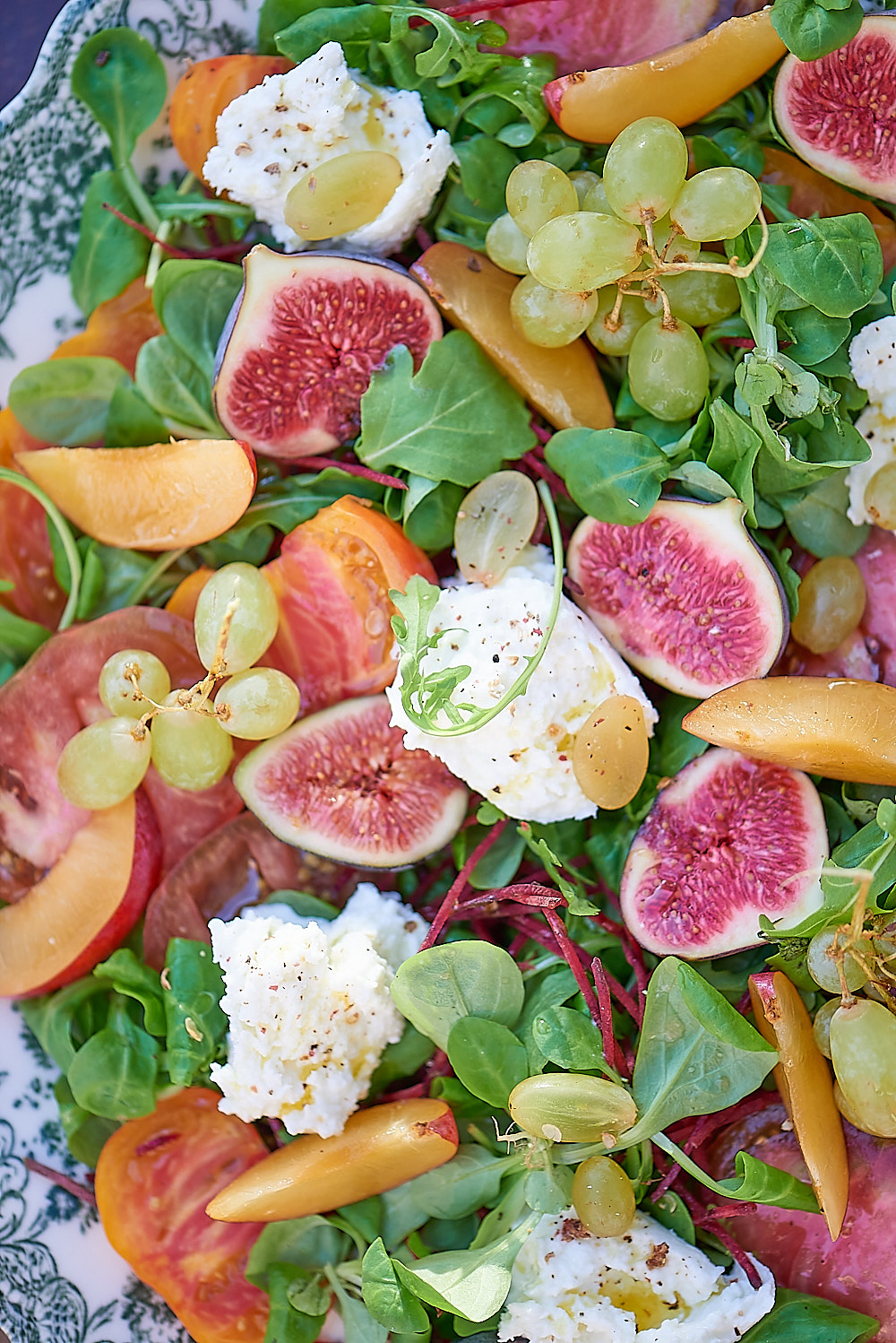 photo de Salade d'automne figues, raisin et mozzarella